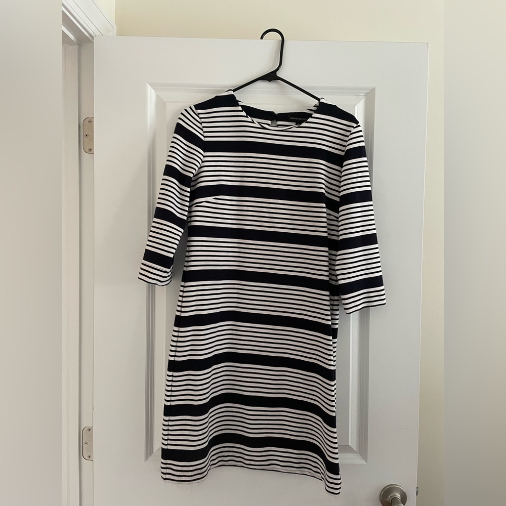 Banana Republic Size 8 Striped Dress
